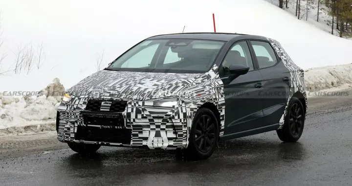 Seat Ibiza 2025, presto il restyling. Eccola su strada durante i test