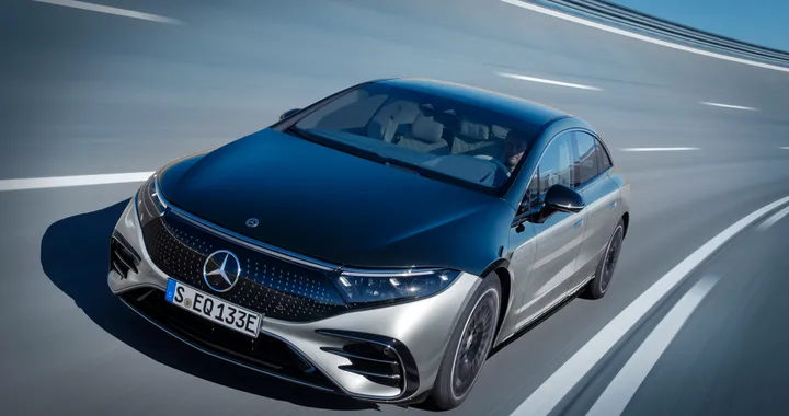 Mercedes EQS, la versione AMG si fa vedere su strada