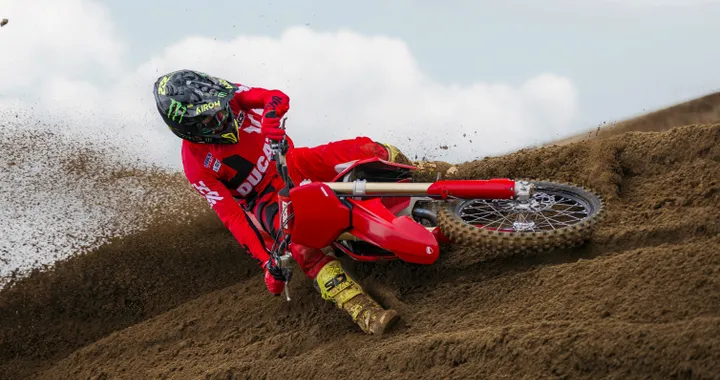 Desmo450 MX, la moto da cross di Ducati sbarca nelle concessionarie
