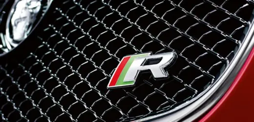 Jaguar al lavoro su una F-Type GT4