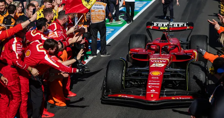 Formula 1, doppietta Ferrari a Melbourne: vince Carlos Sainz