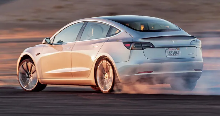 Tesla Model 3 Performance, con la Track Mode è più veloce di una Ferrari