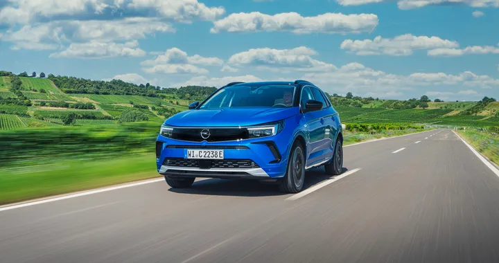 Auto Plug-in: come funziona la tecnologia PHEV e cosa significa ibrida ricaricabile