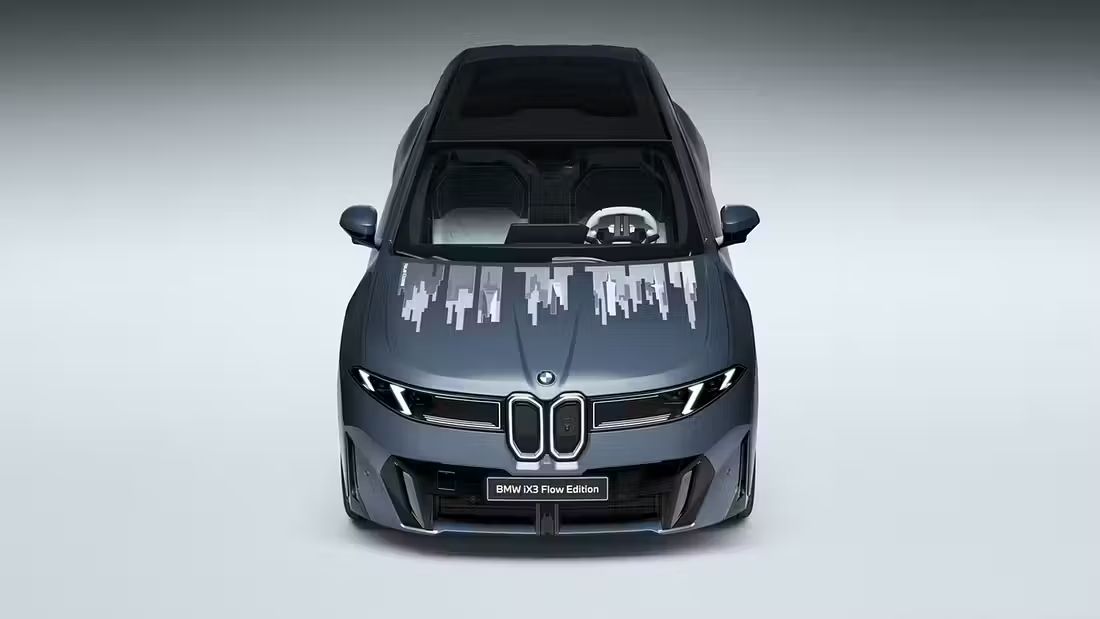 Anteprima: BMW iX3 Flow Edition, l’auto che muta pelle con un clic