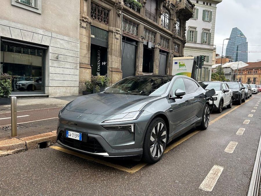 Milano-Berlino in elettrico con Plenitude On The Road: 1.238 km con una Polestar 4 | Video