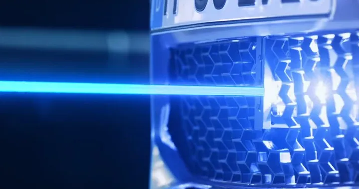 BMW M2 Competition, laser e palloncini: un video da Record!