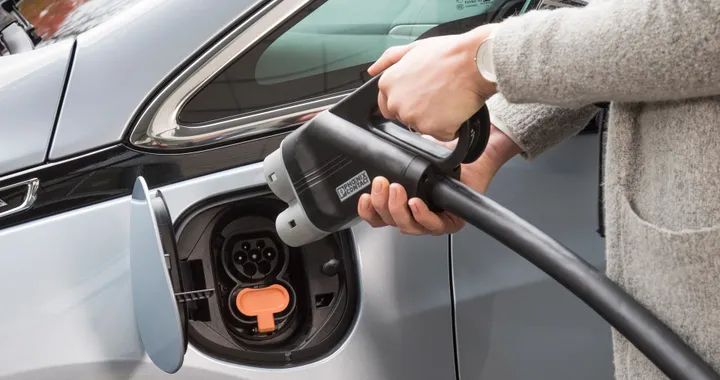 Il ritorno degli incentivi per le auto elettriche: attenzione all'effetto annuncio