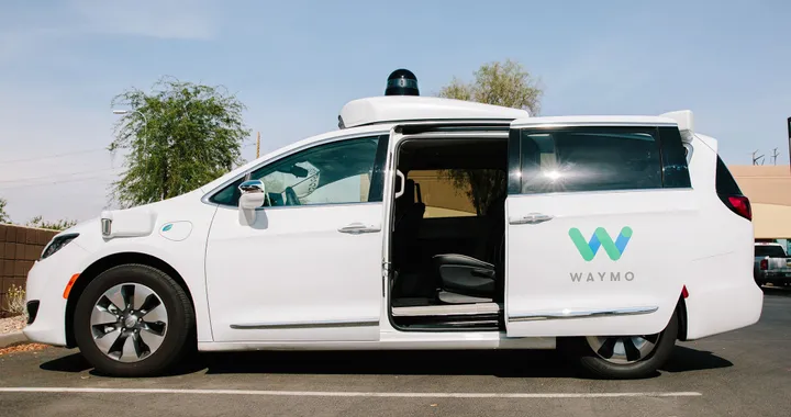 Guida autonoma, Waymo sfida Uber e Lyft con un nuovo marchio