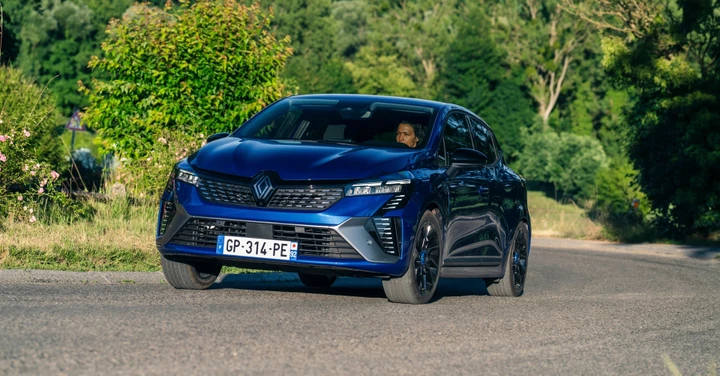 Richiamo motore 1.6 Hybrid Renault: convolte migliaia di Clio, Captur, Arkana e Megane