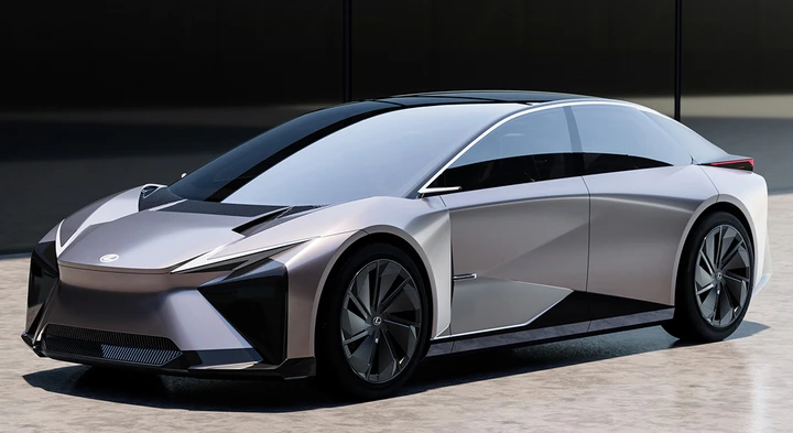 La Lexus IS continuerà a vivere: nel 2027 la nuova generazione sarà elettrica
