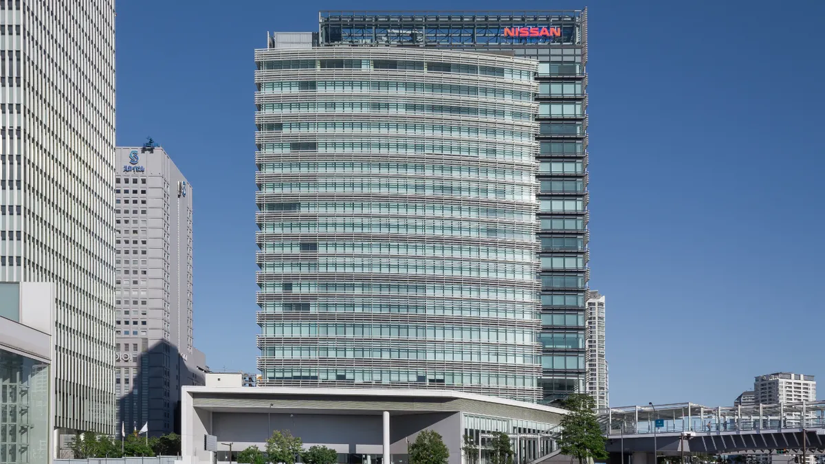 Nissan valuta la vendita della sede globale di Yokohama per finanziare il rilancio