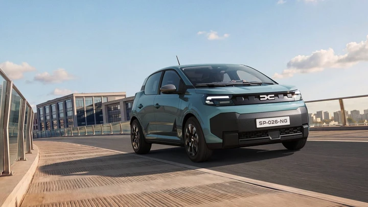 Nuova Dacia Spring, la piccola elettrica si rinnova: 250 km di autonomia a 17.900 euro