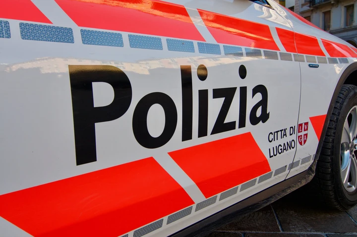 San Gottardo, corre a 172 km/h nel tunnel: fermato dopo 21 sorpassi vietati
