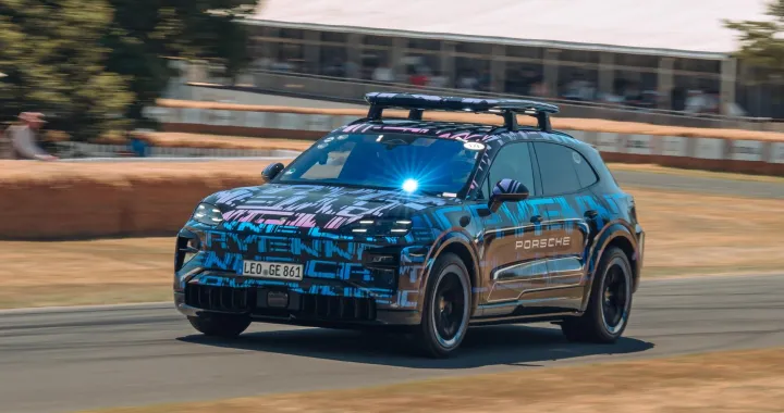 Porsche Cayenne Electric, pronta per la presentazione a Monaco