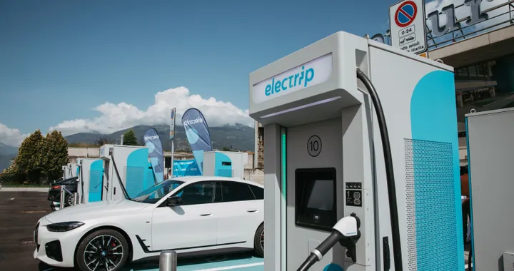 Electrip inaugura il suo hub di ricarica HPC in Valle d’Aosta (10 colonnine da 180 kW)