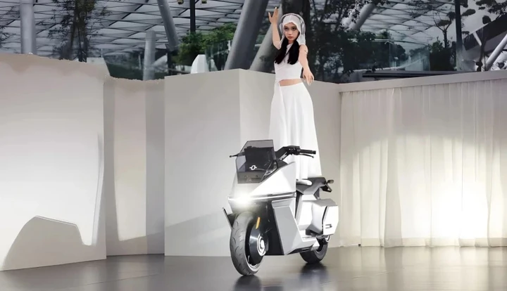 OMOWAY svela la OMO X: la moto del futuro che non cade mai