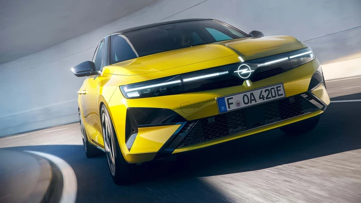 Anteprima Opel Astra restyling, ecco come cambierà nel 2026: prime informazioni