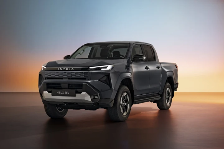 Nuova Toyota Hilux si presenta: il pickup sarà anche elettrico e Fuel Cell