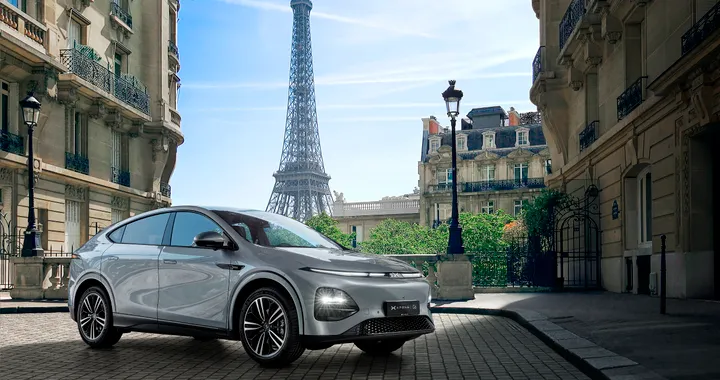 XPENG svela il futuro della mobilità AI al Salone di Parigi