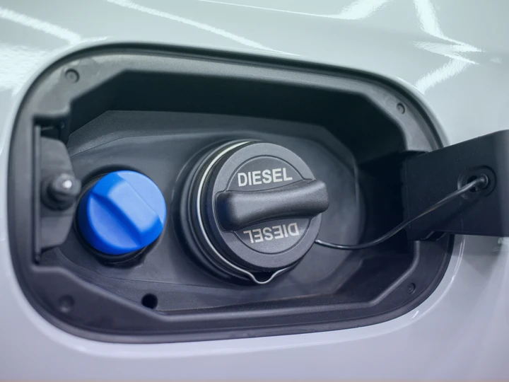 Diesel supera la benzina e raggiunge il prezzo più alto da un anno: 1,7 euro/litro, oltre 2 euro in autostrada