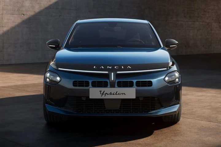 Lancia Ypsilon elettrica in offerta, sino a 12.950 euro di sconto ad aprile 2026