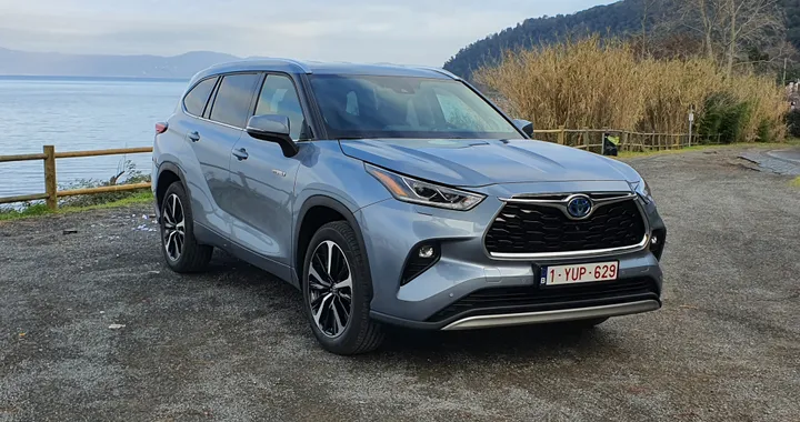 Toyota Highlander, SUV ibrido da 7 posti: presa di contatto tra le colline di Roma