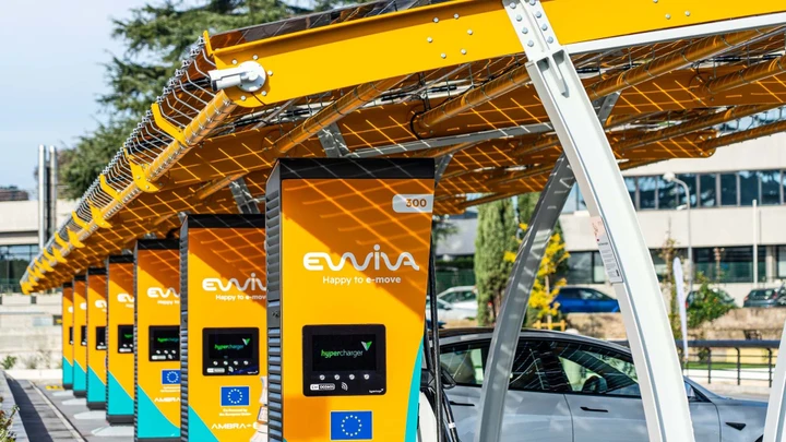 Ewiva installerà 98 colonnine ultrafast in autostrada entro il 2027