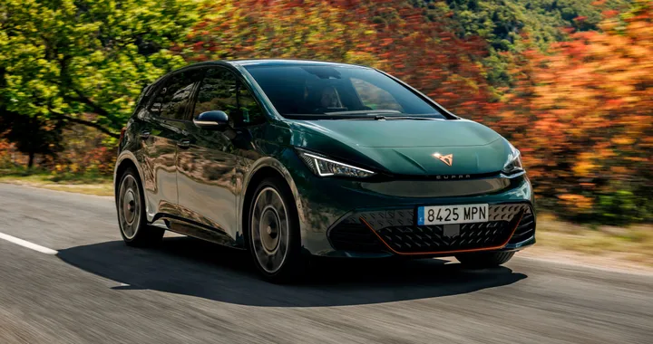 Cupra Born VZ, la sportiva elettrica da 326 CV arriva in Italia. Prezzo