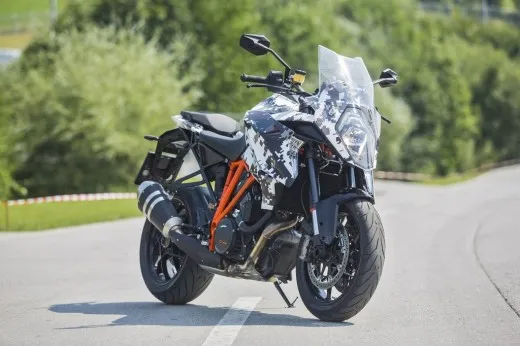 KTM 1290 Super Duke GT: prime foto ufficiali