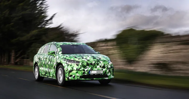 Skoda ENYAQ iV, un primo sguardo agli interni del SUV elettrico