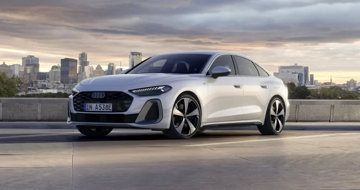 Nuova Audi A5, adesso anche Plug-in: 299, 367 CV e oltre 100 km in elettrico | Prezzi