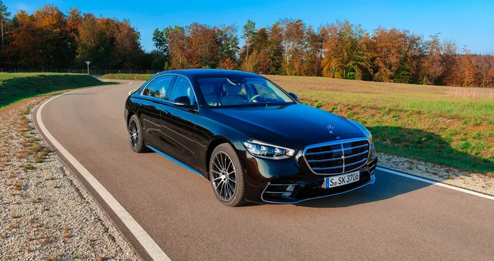 Mercedes Classe S: il futuro in anteprima tra comfort e tecnologia | Prova su strada