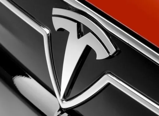 Tesla, Elon Musk spiega cosa rappresenta il logo delle sue elettriche