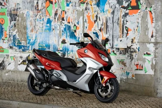 BMW C 650 GT e Sport con monitoraggio angolo cieco| video