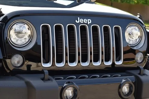 Jeep Wrangler, nuovi fari a LED per il 2017