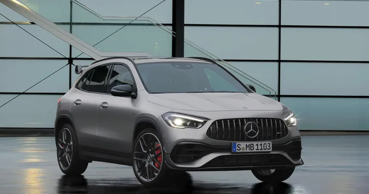 Mercedes GLA 45 AMG, la nuova piccola sportiva debutta al Salone di Ginevra