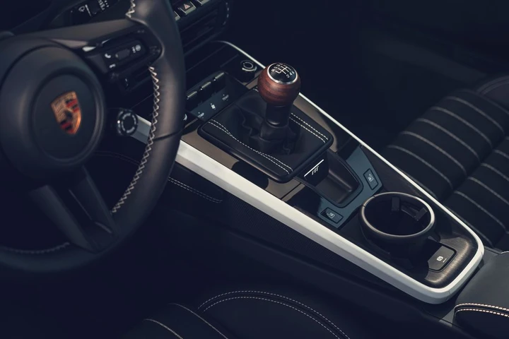 Porsche 911 S: ritorna il cambio manuale ma non è una bella notizia