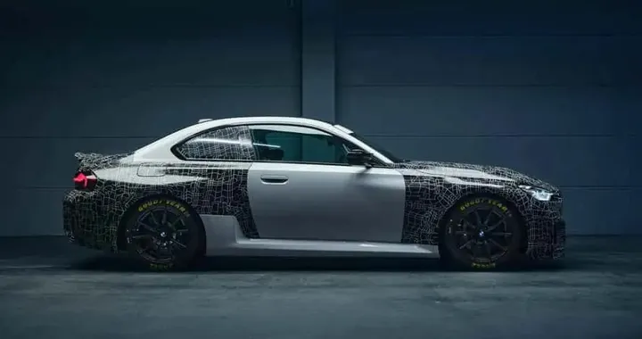 BMW rilascia alcune foto di una M2 da corsa. Supererà la G87-M2?