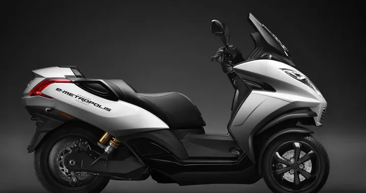 Peugeot Motocycles, novità moto e scooter EICMA | App connessa, dashcam, EV e SIM