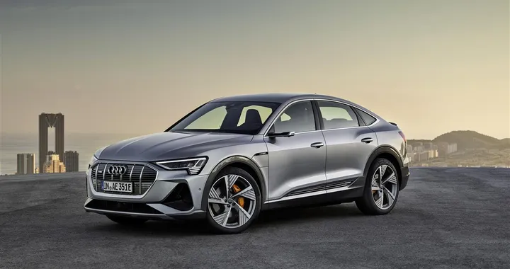 Audi e-tron Sportback: il SUV elettrico connesso, fino a 446 km di autonomia