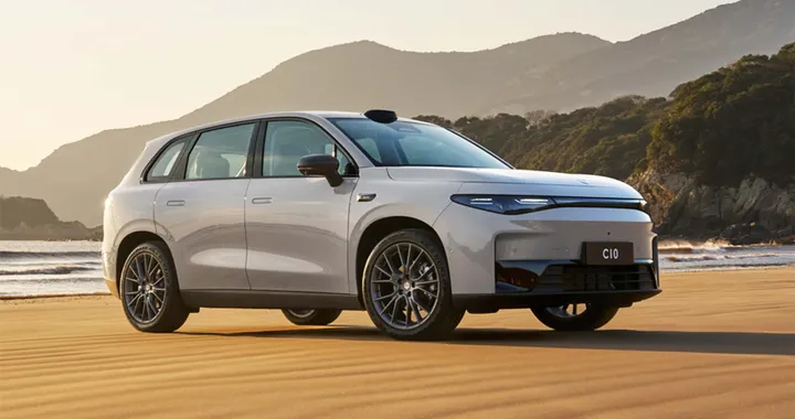 Leapmotor C10, il SUV è ora disponibile in Cina. Arrivo in Europa previsto per l'estate