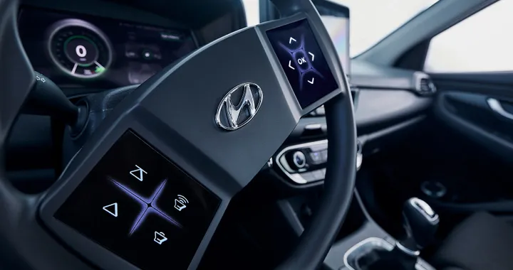 Hyundai: il virtual cockpit del futuro avrà schermi anche sul volante