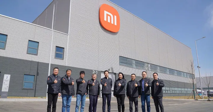 Xiaomi mostra la fabbrica per auto elettriche prima del lancio della SU7