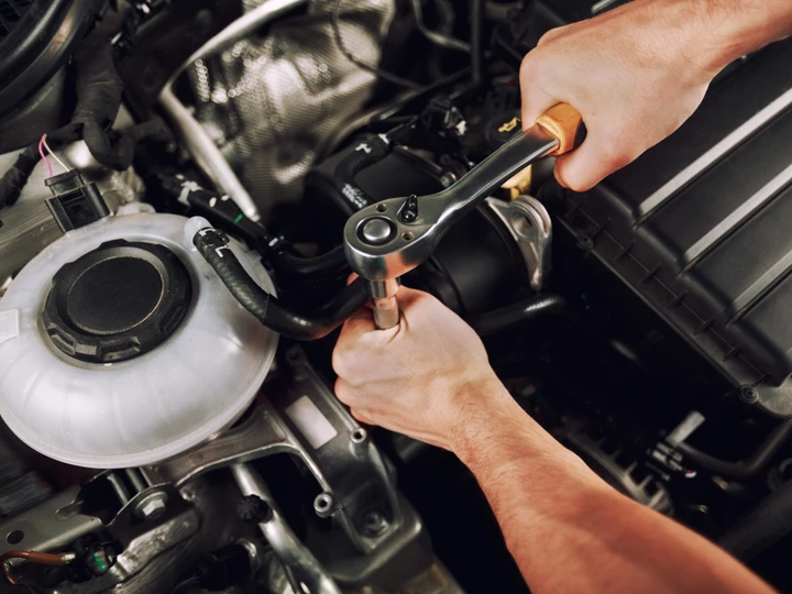 Con meno di 15€ puoi avere una chiave universale per avvitare e svitare qualsiasi bullone