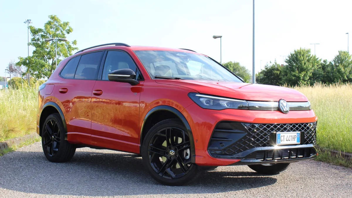 Volkswagen Tiguan: il SUV di Wolfsburg alza l'asticella. Al primo posto il comfort | Video