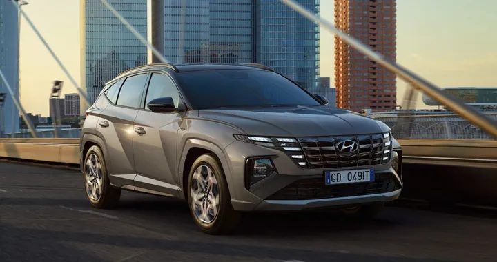 Hyundai Tucson, il restyling si fa vedere ancora su strada. Foto spia