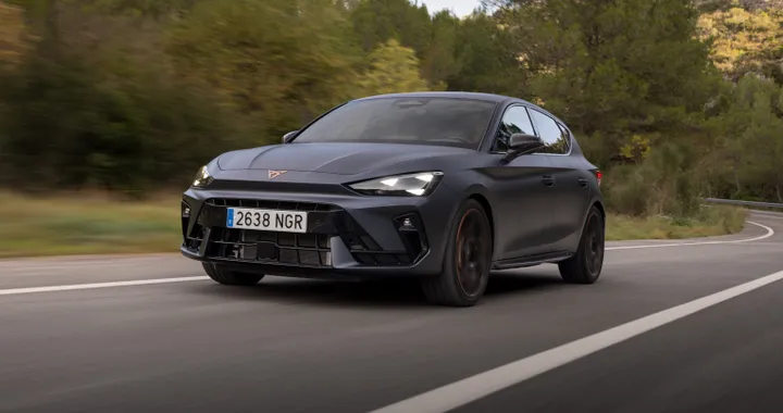 Nuova CUPRA Leon VZ, per l'hot hatch 325 CV di puro divertimento