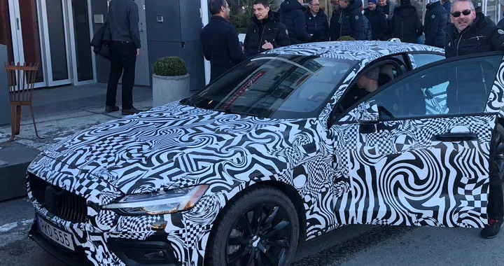 Volvo S60: la &quot;foto spia&quot; della berlina arriva dal CEO