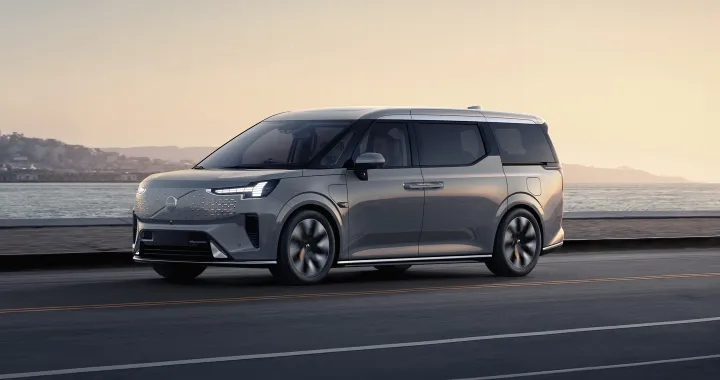 Volvo EM90, ufficiale il nuovo monovolume elettrico. Oltre 700 km di autonomia (CLTC)