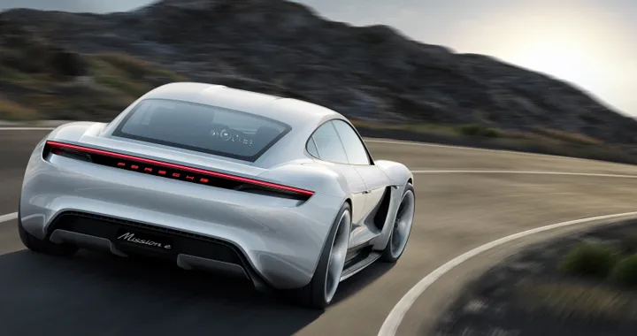 Mobilità elettrica: le tecnologie (e le idee) di Porsche